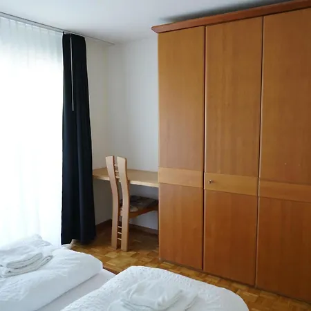 Fee-rien Appartement-fewo- Bad- Wc 6-bettwohnung By Interhome